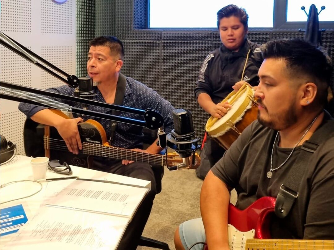 ‘La máquina de hacer chacareras’ nos visitó a los estudios de la radio