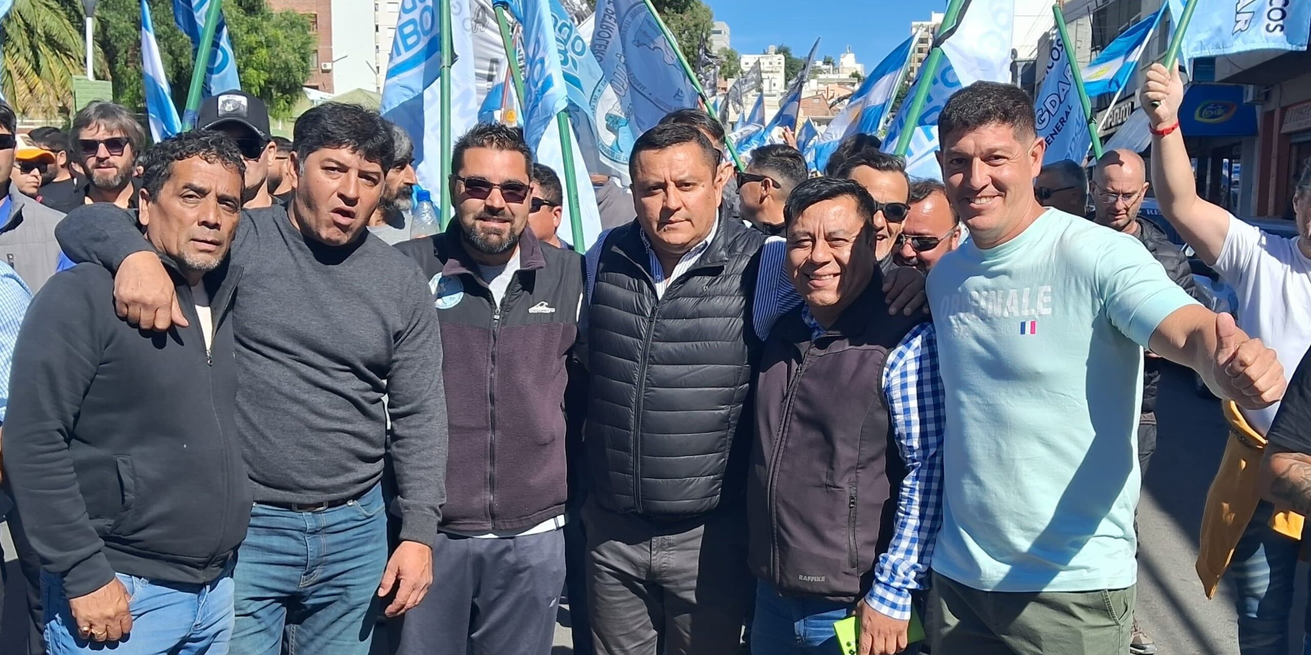 Petroleros Jerárquicos participó de la movilización en defensa de los derechos de los Trabajadores