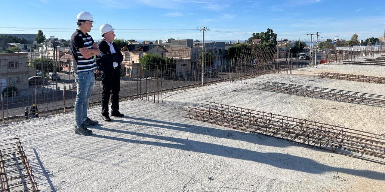 Llugdar recorrió la obra de la Escuela Jerárquica de Km. 5