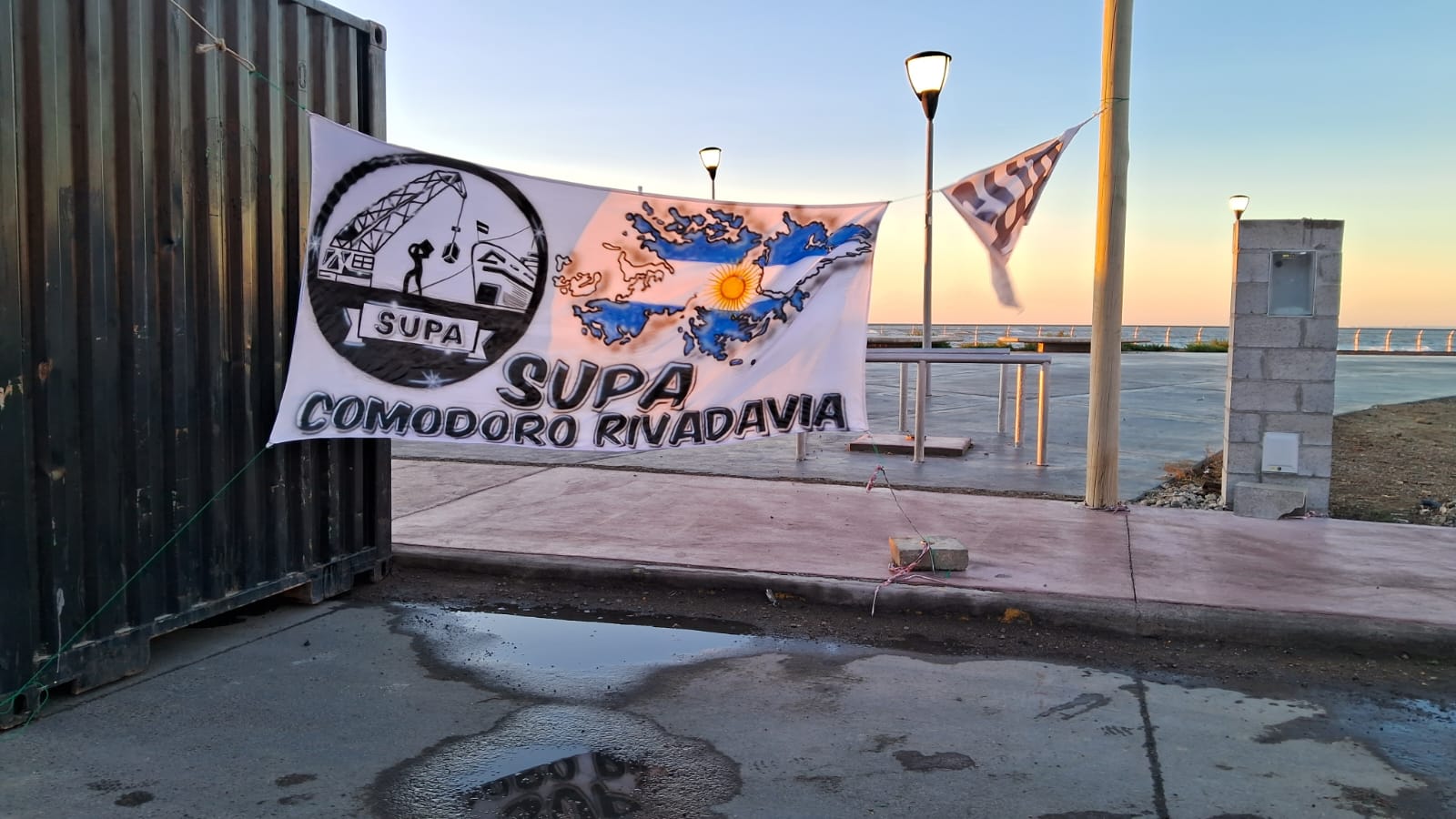 Trabajadores de la estiba continúan con medidas de fuerza en el ingreso al puerto de Comodoro