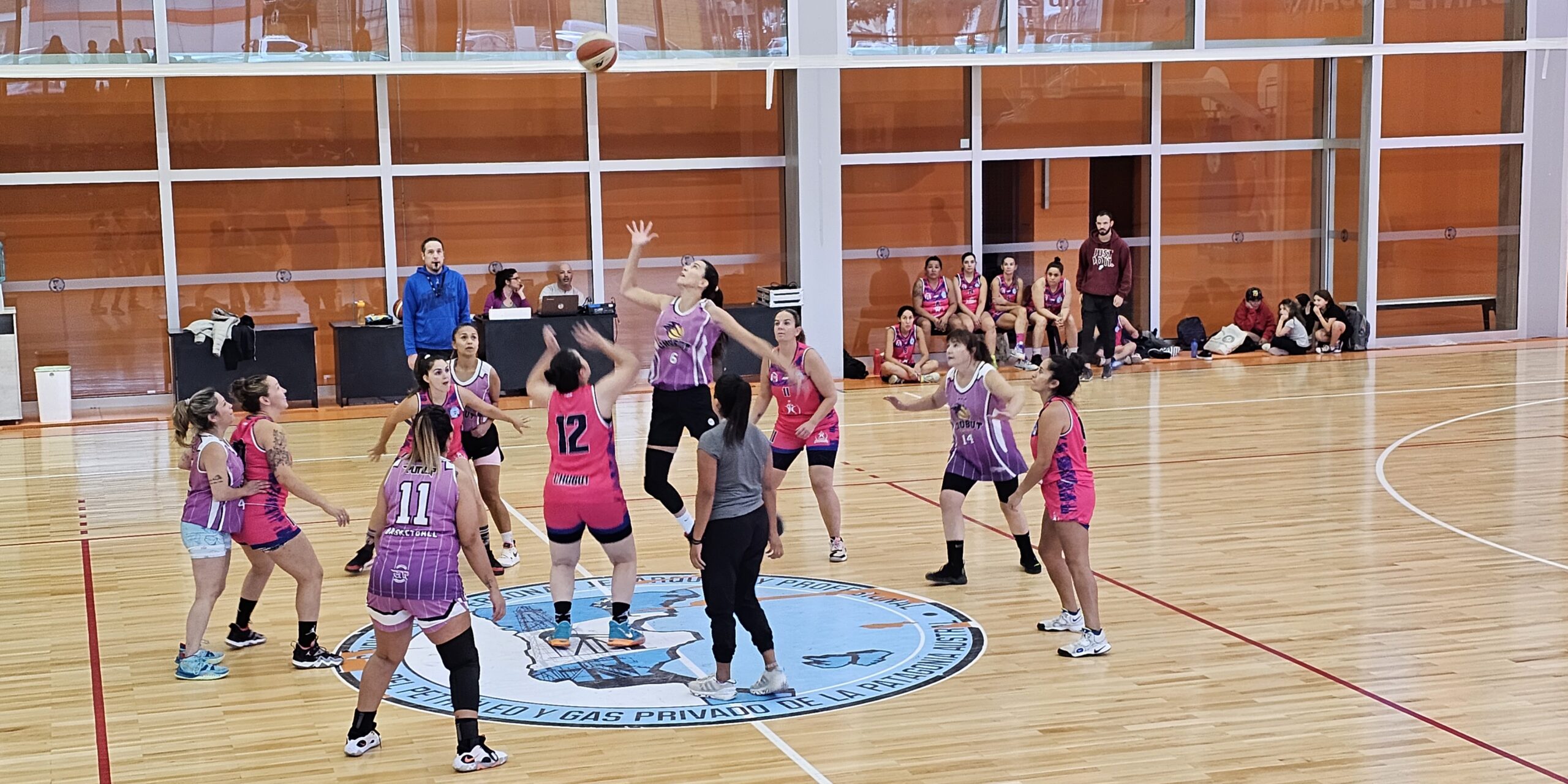 Comodoro Básquet y Alianza Salver ganaron la fase regular del Torneo Jerárquico