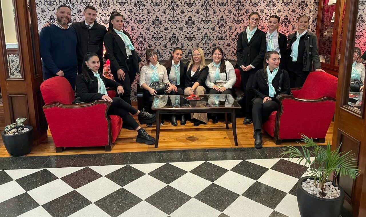 Estudiantes de la carrera de Hotelería visitaron el Hotel Tanguero del Sindicato de Petroleros Jerárquicos