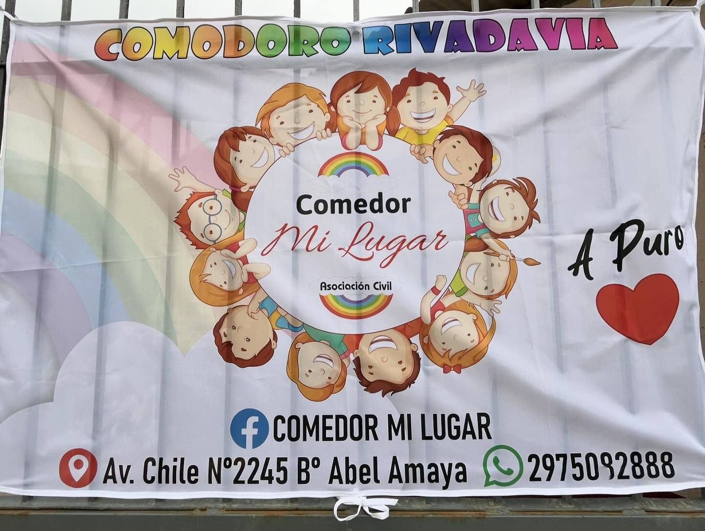 El comedor ‘Mi Lugar’ está buscando padrinos y madrinas para regalarle zapatillas a los niños