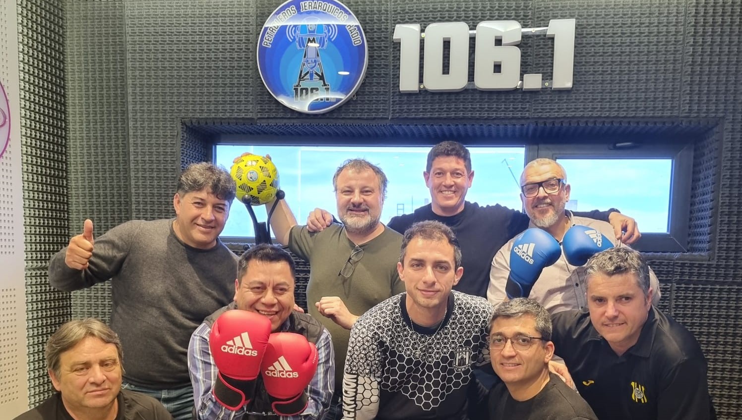 ‘Deportivo Jerárquico’ hizo su debut en la radio institucional
