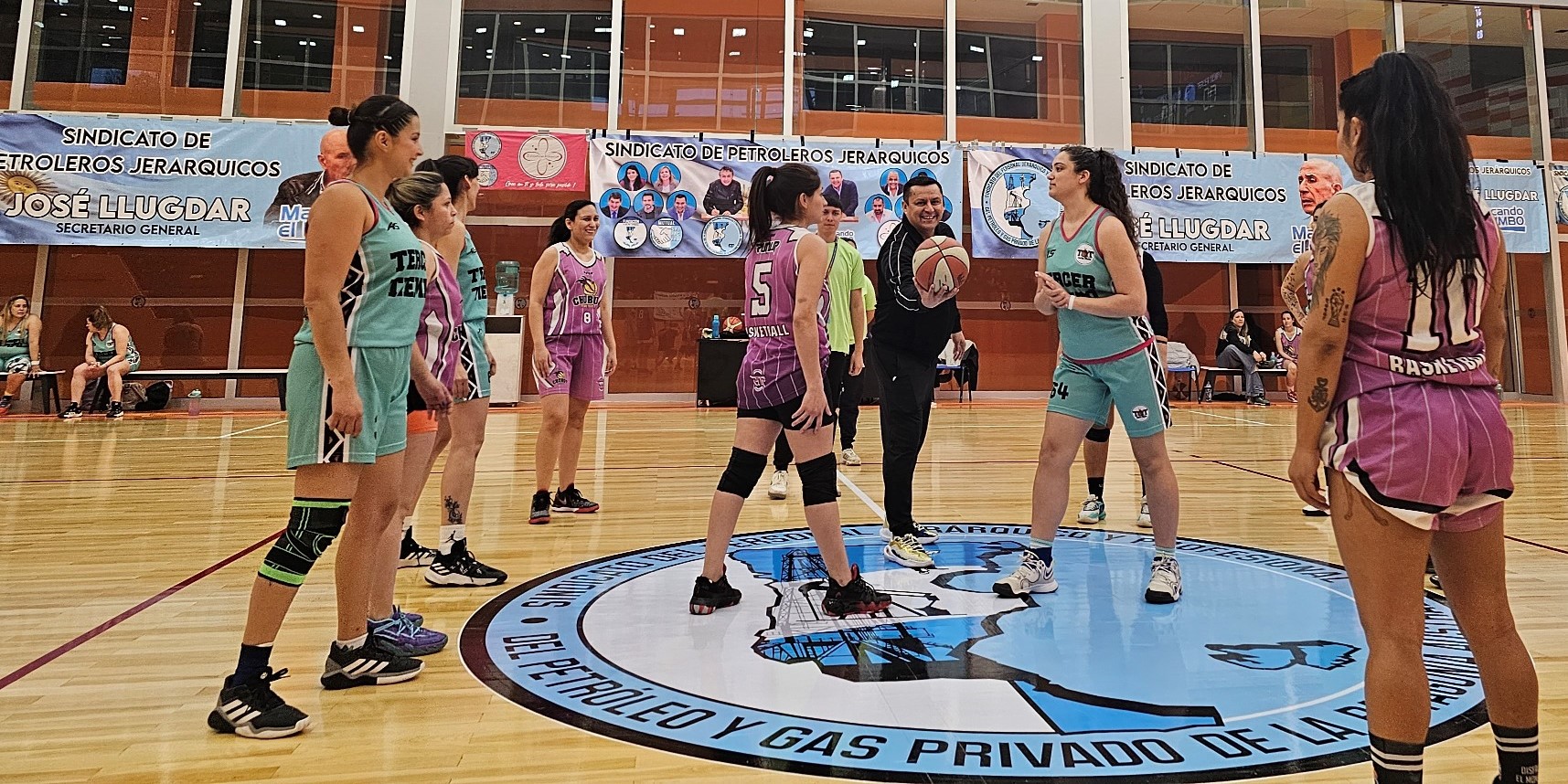 Petroleros Jerárquicos inició su tercer torneo de básquet masculino y el segundo femenino