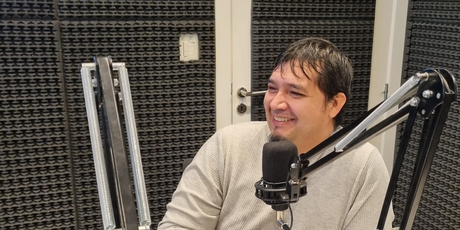 Petroleros Jerárquicos Radio felicita a Leonardo Henríquez por el Martín Fierro Federal