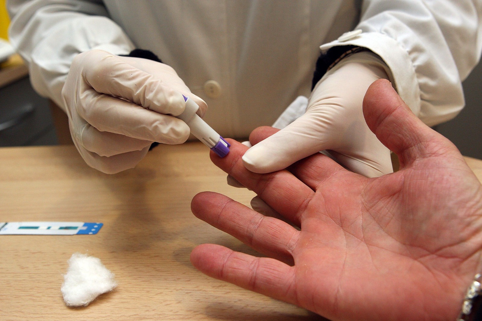 Este viernes 27 se realiza una jornada de testeos de VIH en el Hall del Hospital Regional