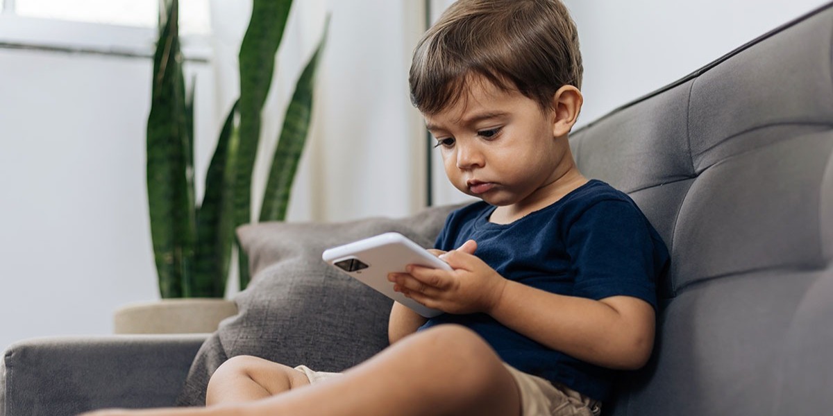 EDUCO 2025: Advierten sobre los riesgos de las pantallas en la salud mental infantil
