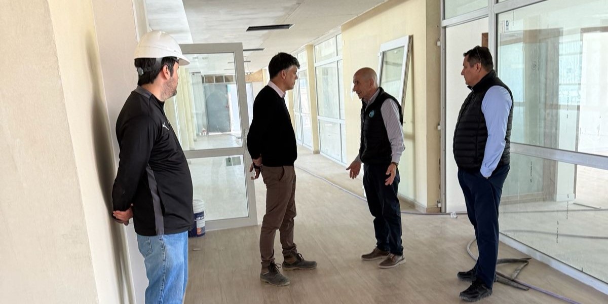 Llugdar supervisó los avances de la obra de la Escuela Jerárquica en Km. 5