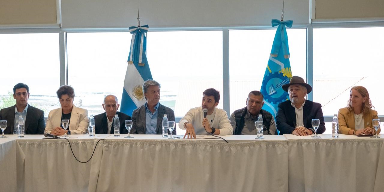 Llugdar acompañó el anuncio por la quita de retenciones al crudo