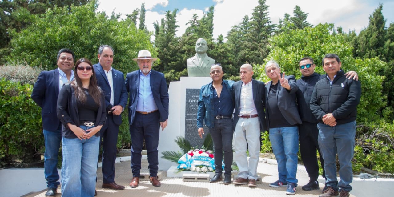 Llugdar junto a la Comisión Directiva participó del acto oficial por el 118° Aniversario del Descubrimiento del Petróleo