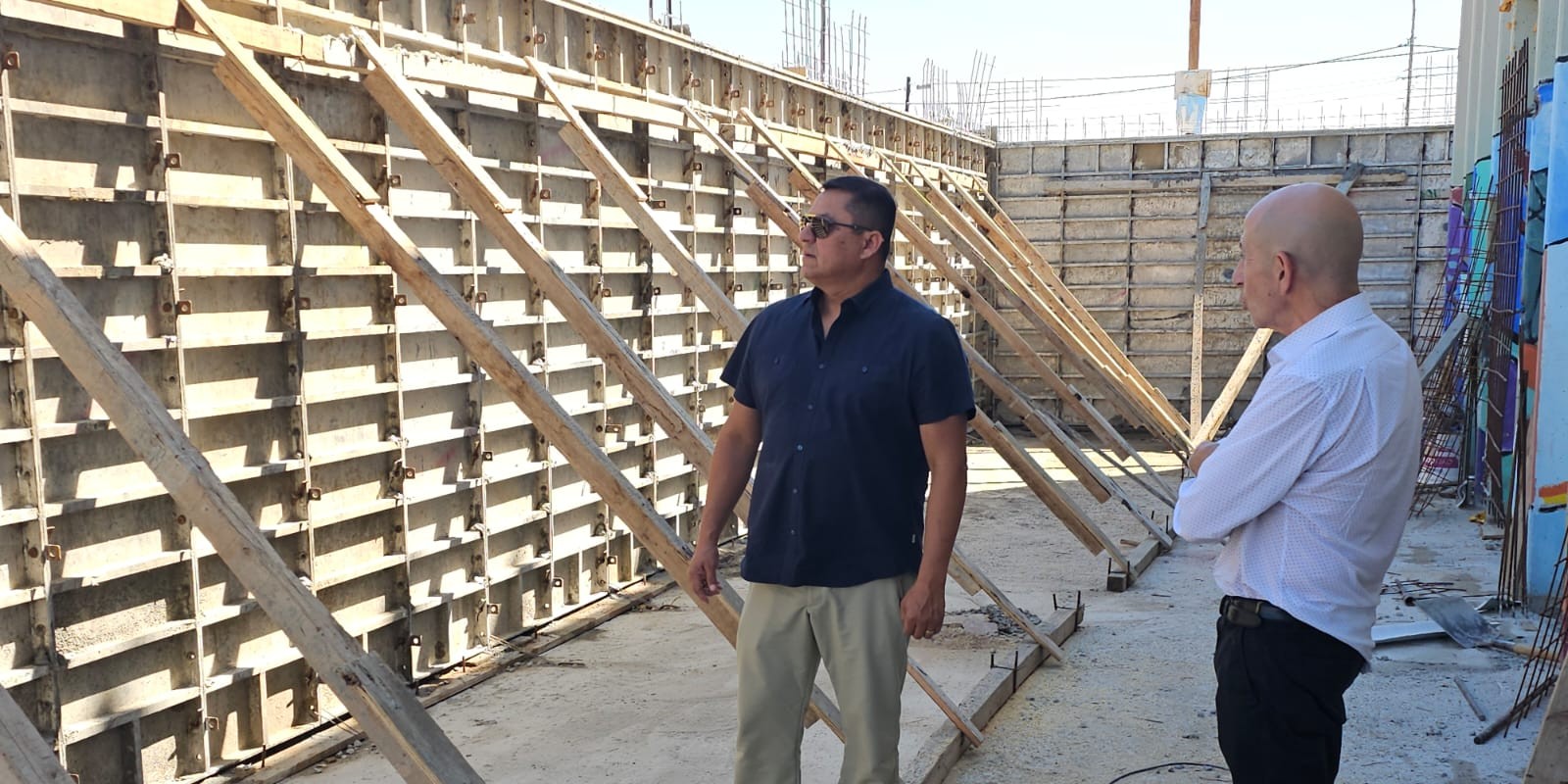 Llugdar y Villegas supervisaron importantes avances en la obra del Instituto Aónikenk